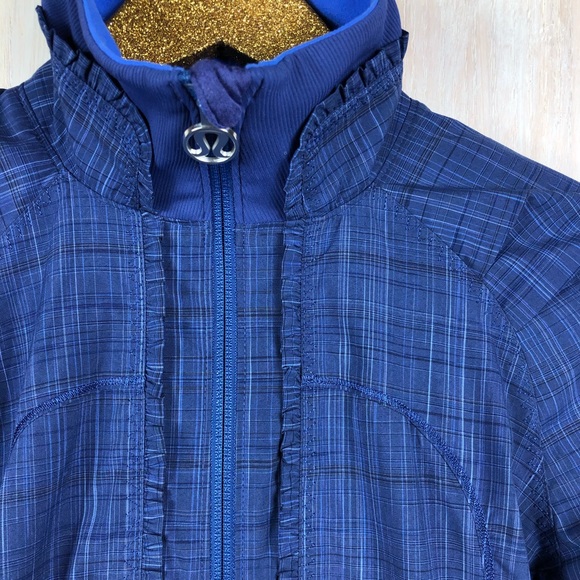 (SOLD) Lululemon Ahead of the Curve Jacket Size 6 - Picture 3 of 13